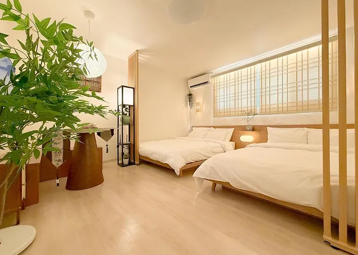 Next To Seongsudong,10 Minutes To Konkuk University Station,,7 Minutes To Guui Station,Accommodation For 6 People With 3 Queen Beds,Lotte Worldto