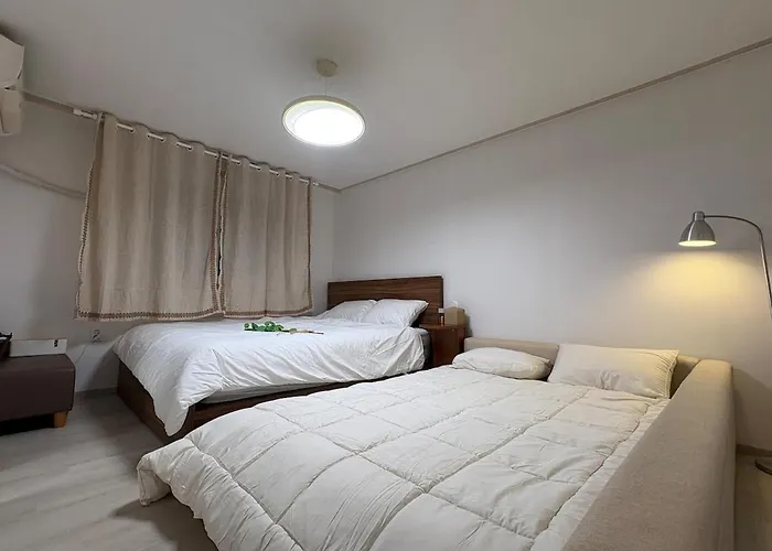 Free Luggage Storage, Hyehwa,Dongdaemun 5 Minutes , 15 Minutes To Jongno , Naksan Stay