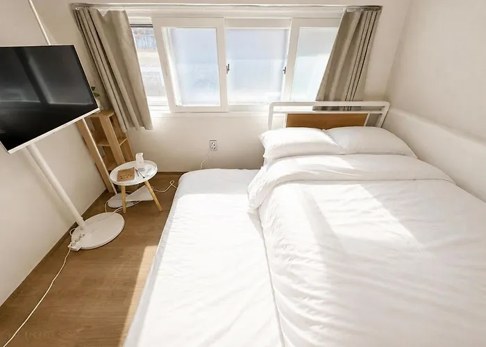 1 Minute To Samgakji Area, 2 Rooms, 3 Beds, Myeongdong, Hongdae, Itaewon, Seoul Station, Maximum 4 People, Hybe, Airport Bus