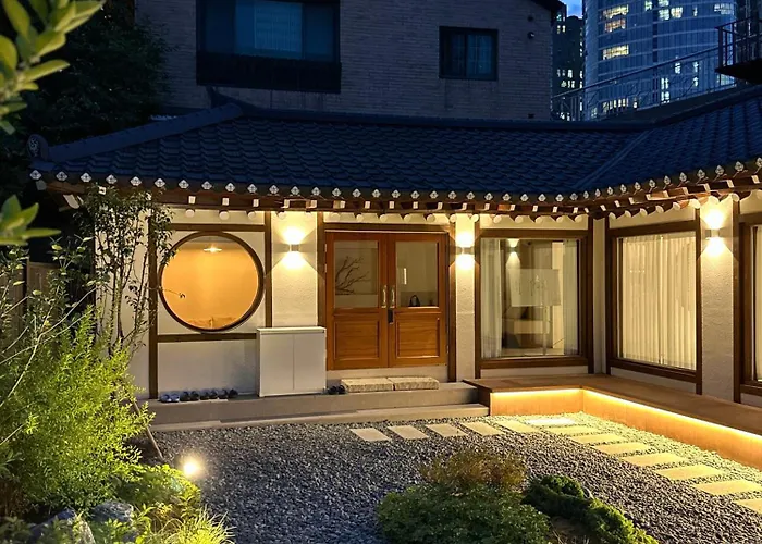 서울역 한옥숙소 7분거리 최대10인