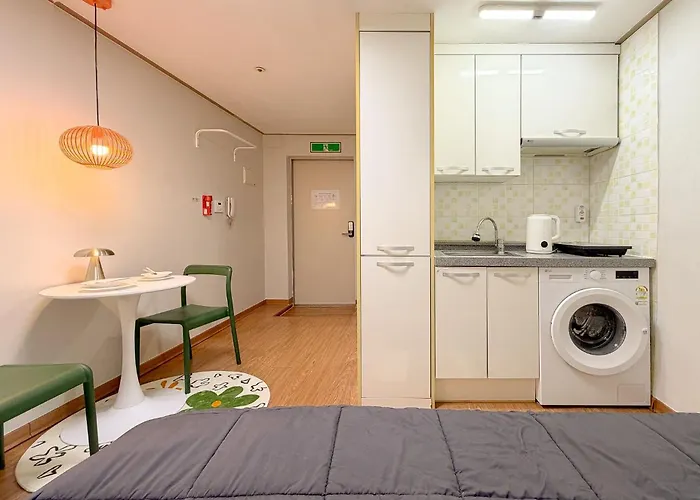 31Hongdae Station Area, Yeonnam, Hongdae Street, 15 Minutes From Itaewon, Single Accommodation, Fully Furnished