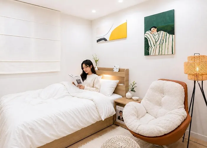 Free Luggage Storage, Hotel Style Vanity Area, 7 Min From Subway, 2Br,