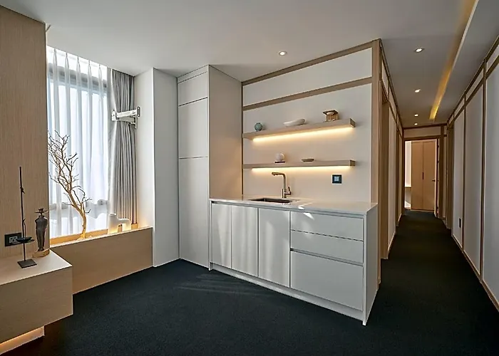 Uh Suite The Seoul