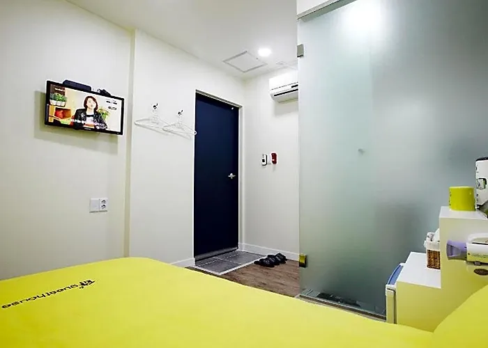 24 Guesthouse Myeongdong Avenue
