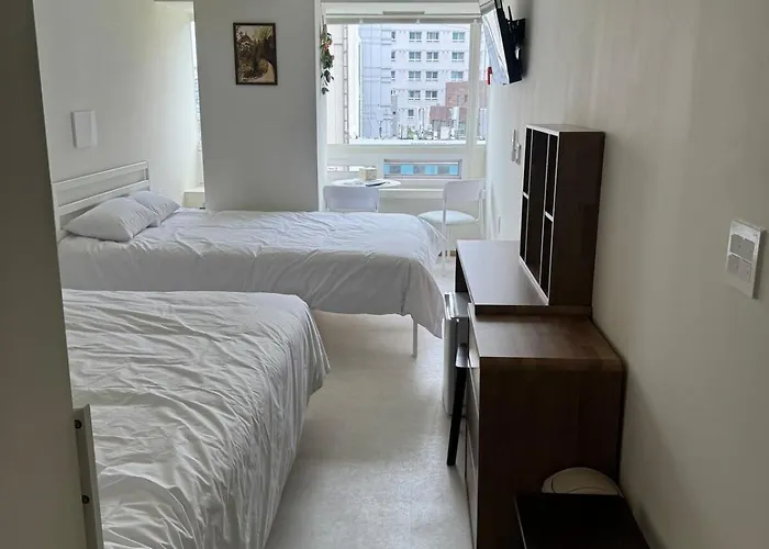HausDa STAY Private Bathroom Two-Queen-Beds Room All Picture Window
