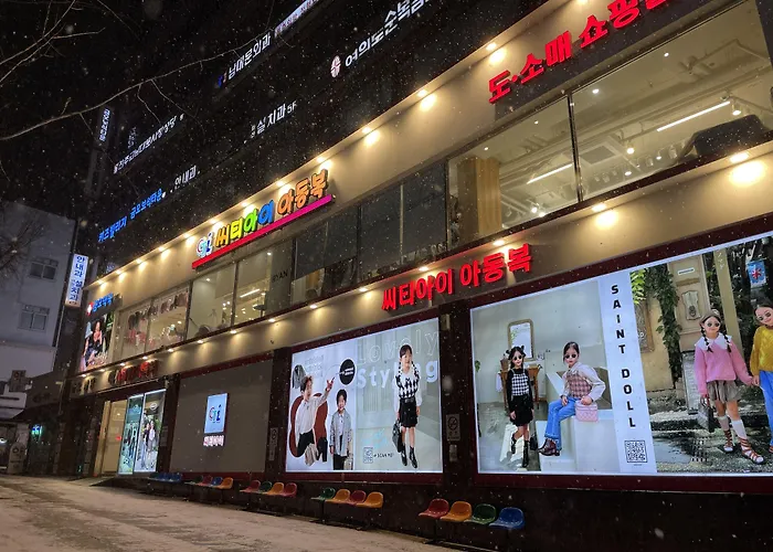 24 Guesthouse Myeongdong Town