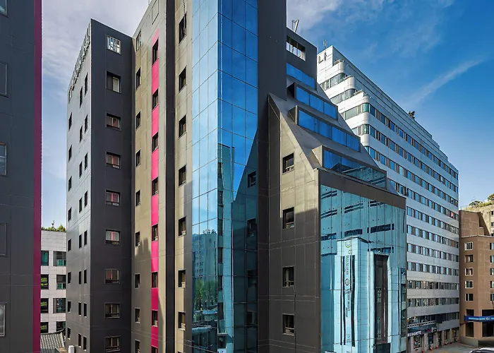 Insadong Crown Hotel