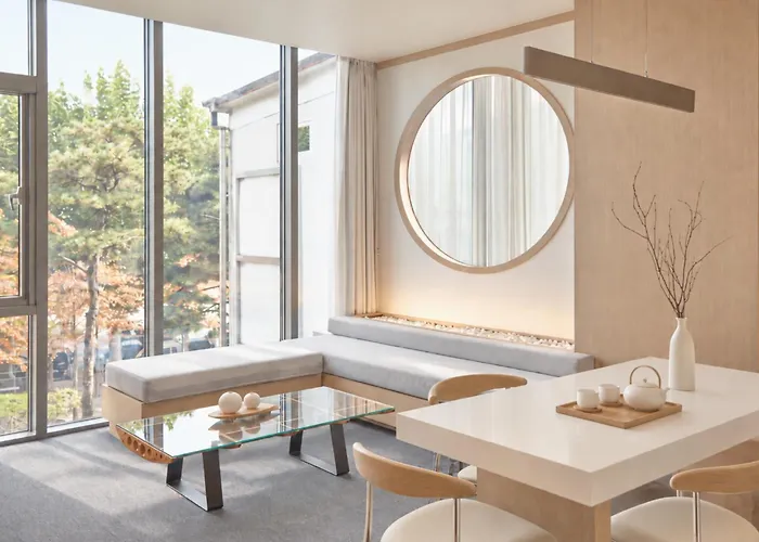 Uh Suite The Seoul