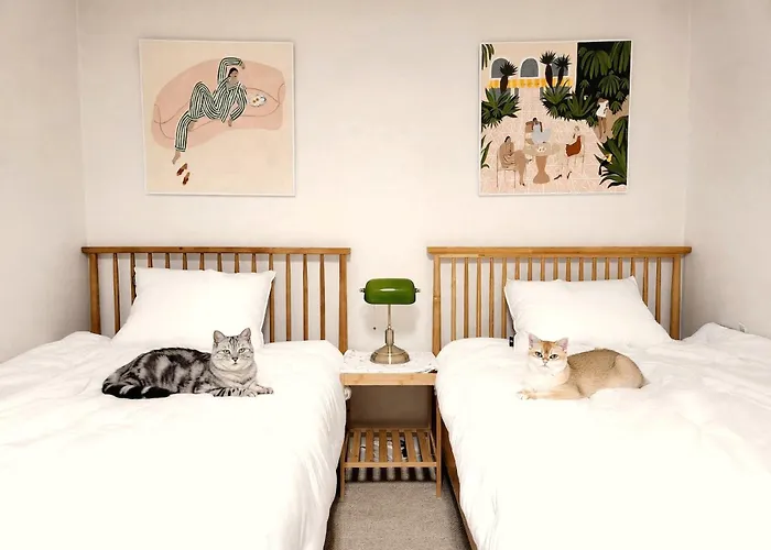 Seoul Homestay With Dog & Cat
