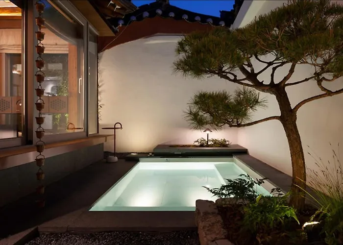Korea Premium Hanok With Private Jacuzzi In Bukchon Village Near Gyeongbokgung, Gwanghwamun, Jongno, Seoul