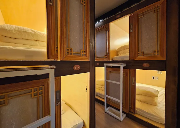 82 Capsule Hotel