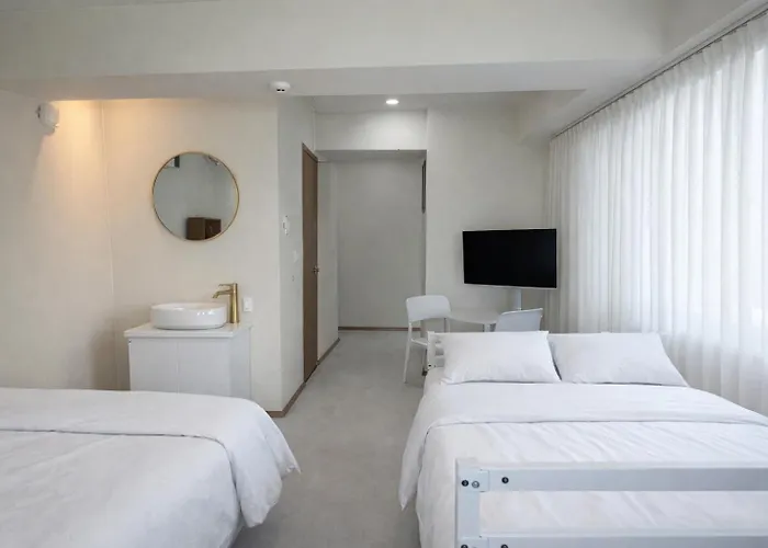 Hausda Stay Private Bathroom Two-Queen-Beds Room All Picture Window