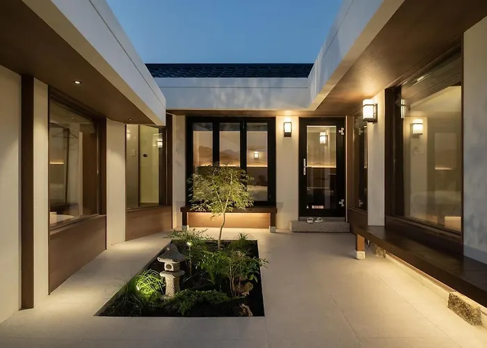 Sagyewon - Jongno Private House With 3 Rooms, 2 Bathrooms, Yard And Jacuzzi