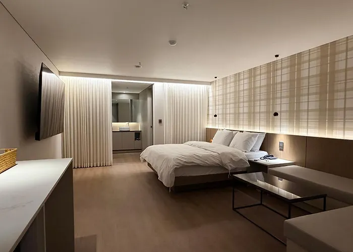 Waltz Hotel
