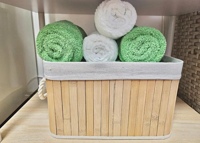 Max 6, 3 Queen Beds, Luggage Keep, Near Hongdae