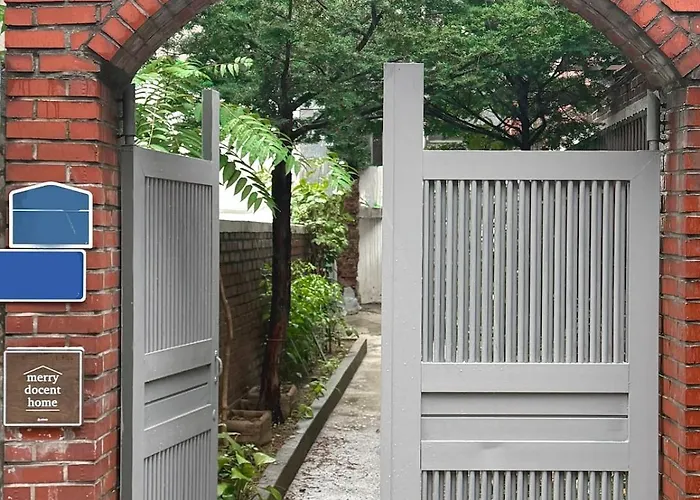 Hanok Style, Up To 6 People , Luggage Storage , Gyeongbokgung, Gwanghwamun, Jongno, Hongdae, Myeongdong, Ddp