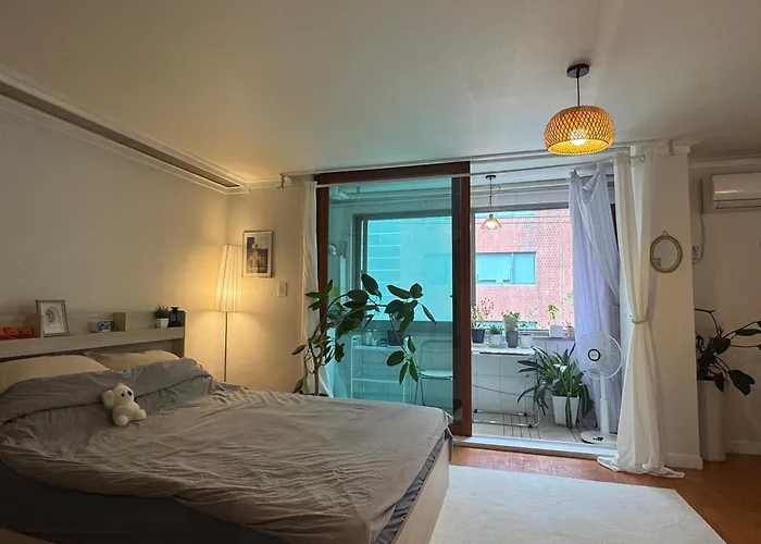 Sinsa Haus, Sinsa Station In Gangnam For 4 People, 2 Rooms, Free Parking 강남 신사역, 최대4인, 2룸, 주차가능