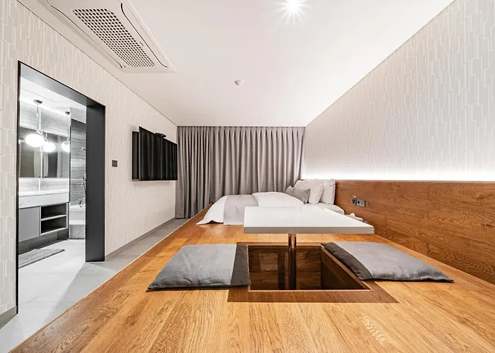 Hotel Gray